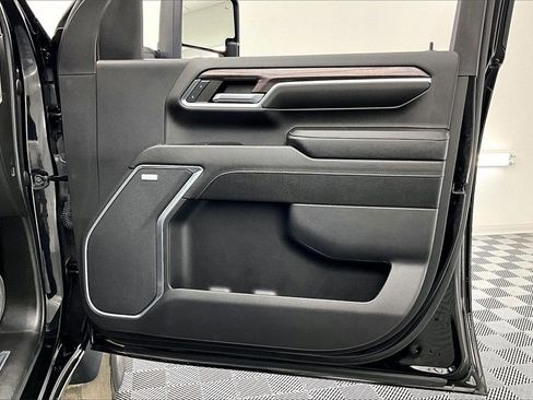 Used 2024 Chevrolet Silverado 2500 LTZ w/ LTZ Convenience Package image 25