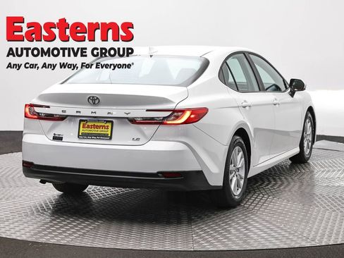 Used 2025 Toyota Camry LE FWD image 5