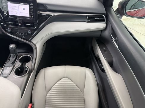 Used 2022 Toyota Camry SE FWD image 27