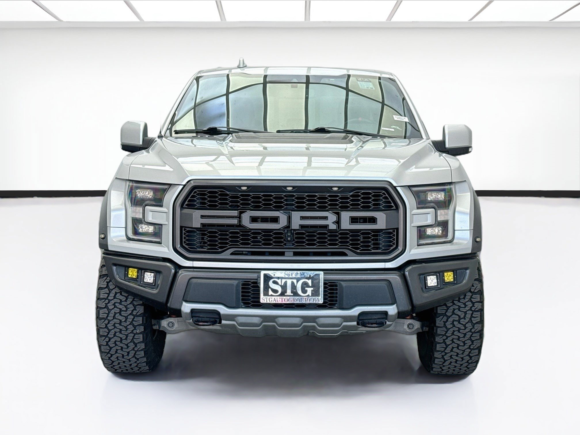 Used 2019 Ford F150 Raptor w/ Equipment Group 802A Luxury AWD/4WD image 2