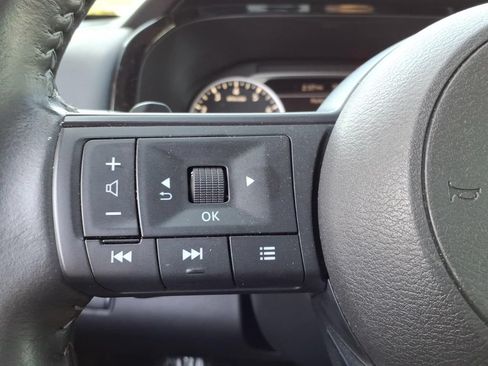 Certified 2025 Nissan Pathfinder SV FWD image 13