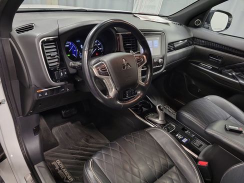 Used 2022 Mitsubishi Outlander GT image 13