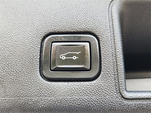 Used 2021 GMC Terrain SLT w/ Infotainment Package II image 6