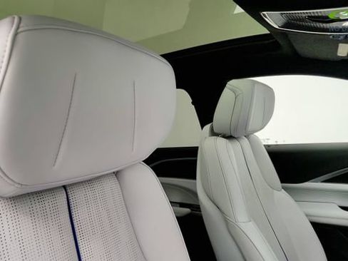 Used 2025 Cadillac Lyriq Luxury AWD/4WD image 37