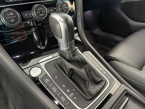 Used 2019 Volkswagen Golf R 4-Door AWD/4WD image 16