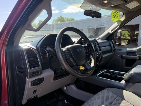 Used 2019 Ford F250 XLT w/ XLT Premium Package AWD/4WD image 24