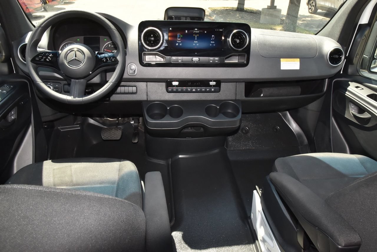Used 2025 Mercedes-Benz Sprinter 2500 image 16