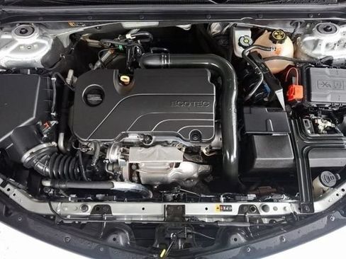 Used 2021 Chevrolet Malibu LT FWD image 31