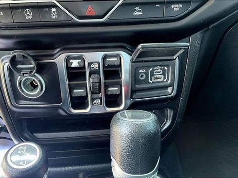 Used 2022 Jeep Gladiator Sport AWD/4WD image 18