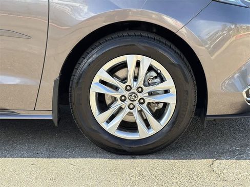 Used 2022 Toyota Sienna XLE w/ XLE Plus Package image 41