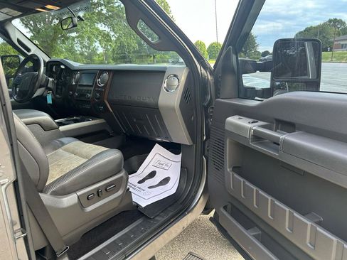 Used 2011 Ford F250 Lariat w/ Chrome Pkg AWD/4WD image 14