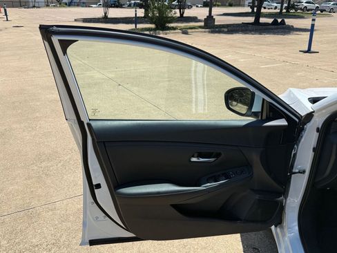 Used 2025 Nissan Sentra SV FWD image 18