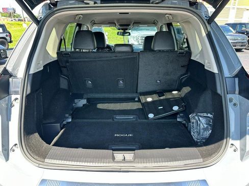Used 2025 Nissan Rogue SL AWD/4WD image 6