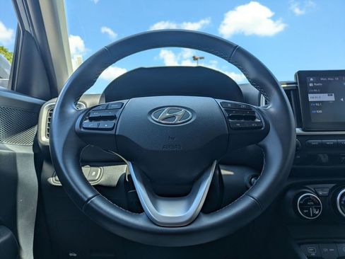 Used 2025 Hyundai Venue SEL FWD image 20