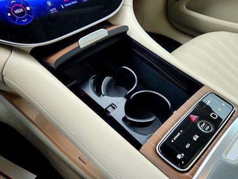 Used 2023 Mercedes-Benz EQS 580 4MATIC Sedan image 16