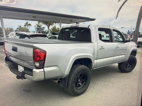 Used 2018 Toyota Tacoma SR5 AWD/4WD image 6