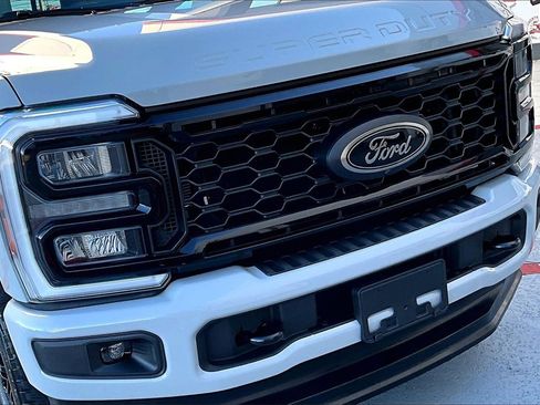 Used 2025 Ford F250 Lariat w/ Black Appearance Package image 33