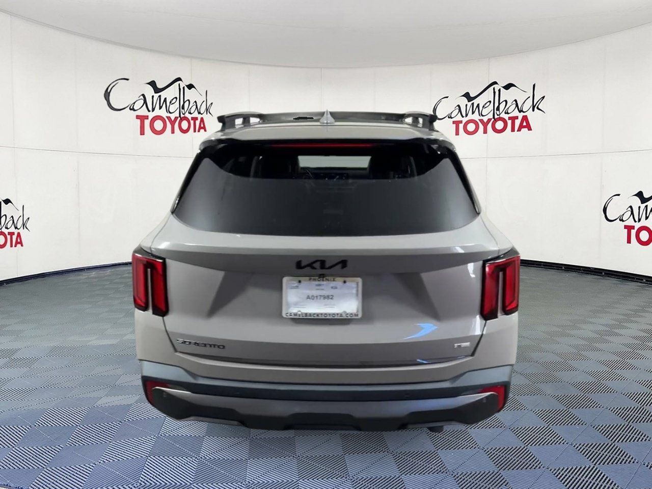 Used 2025 Kia Sorento SX AWD/4WD image 3