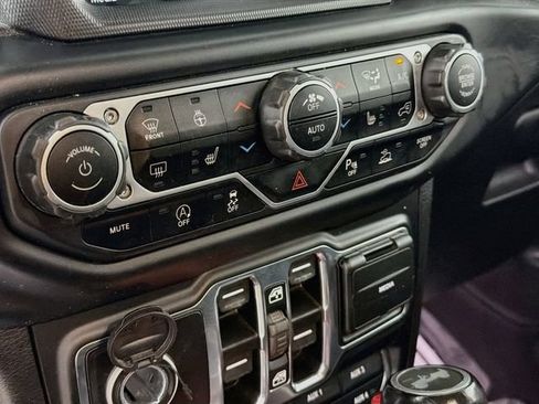 Used 2021 Jeep Wrangler Unlimited Sahara w/ Uconnect 4C Nav & Sound Group AWD/4WD image 16