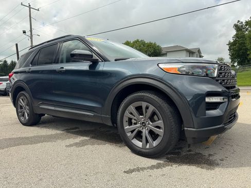 Used 2024 Ford Explorer XLT w/ Equipment Group 202A AWD/4WD image 3