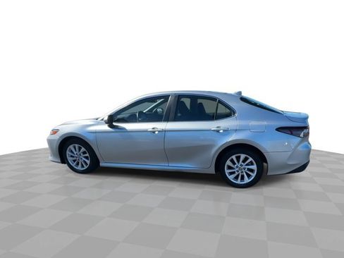 Used 2022 Toyota Camry LE FWD image 6