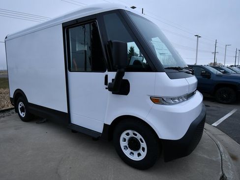 New 2025 Chevrolet Brightdrop 400 w/ Power Door Package image 9