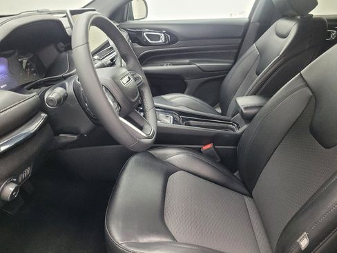 Used 2022 Jeep Compass Latitude FWD image 17