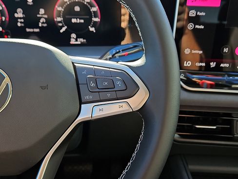 New 2026 Volkswagen Tiguan SE image 17