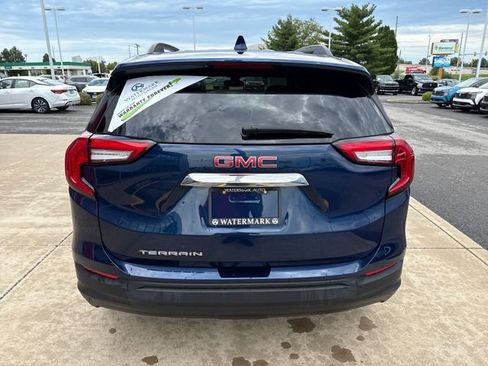 Used 2022 GMC Terrain SLE w/ Driver Convenience Package FWD image 4