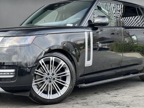 New 2025 Land Rover Range Rover Long Wheelbase Autobiography image 2