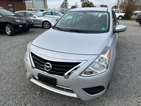 Used 2019 Nissan Versa S Plus image 3