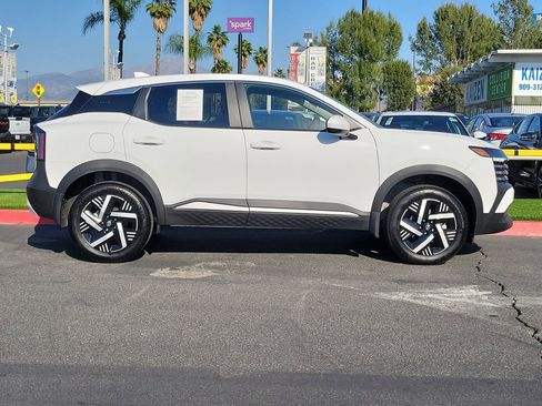 Used 2025 Nissan Kicks SV image 31