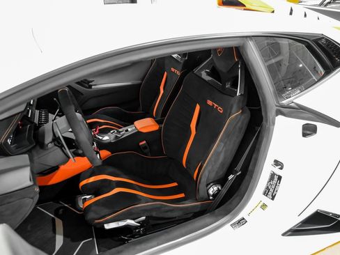 Used 2024 Lamborghini Huracan STO image 27