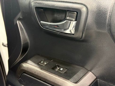 Used 2019 Toyota Tacoma TRD Off-Road w/ Technology Package image 24