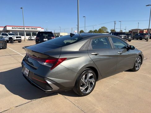 Used 2025 Hyundai Elantra Sport FWD image 5