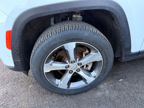 Used 2023 Jeep Grand Cherokee L Limited w/ Luxury Tech Group II image 8