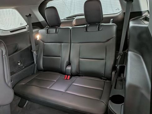 Certified 2022 Ford Explorer XLT w/ Equipment Group 202A image 18