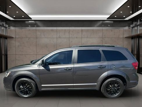Used 2019 Dodge Journey SE FWD image 3