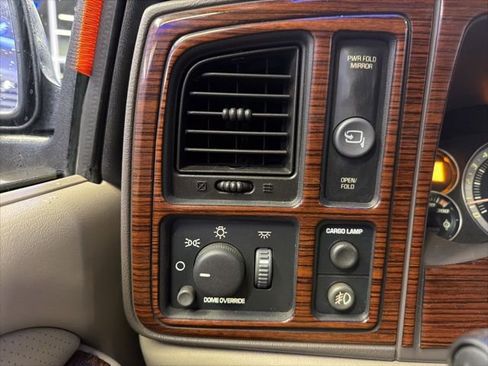 Used 2002 Cadillac Escalade EXT image 23
