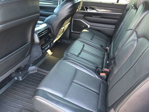 Used 2022 Jeep Wagoneer Series III w/ Convenience Group I AWD/4WD image 12