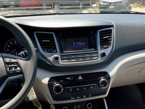Used 2017 Hyundai Tucson SE w/ SE Popular Package 02 FWD image 6