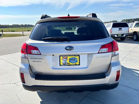 Used 2014 Subaru Outback 2.5i Premium image 5