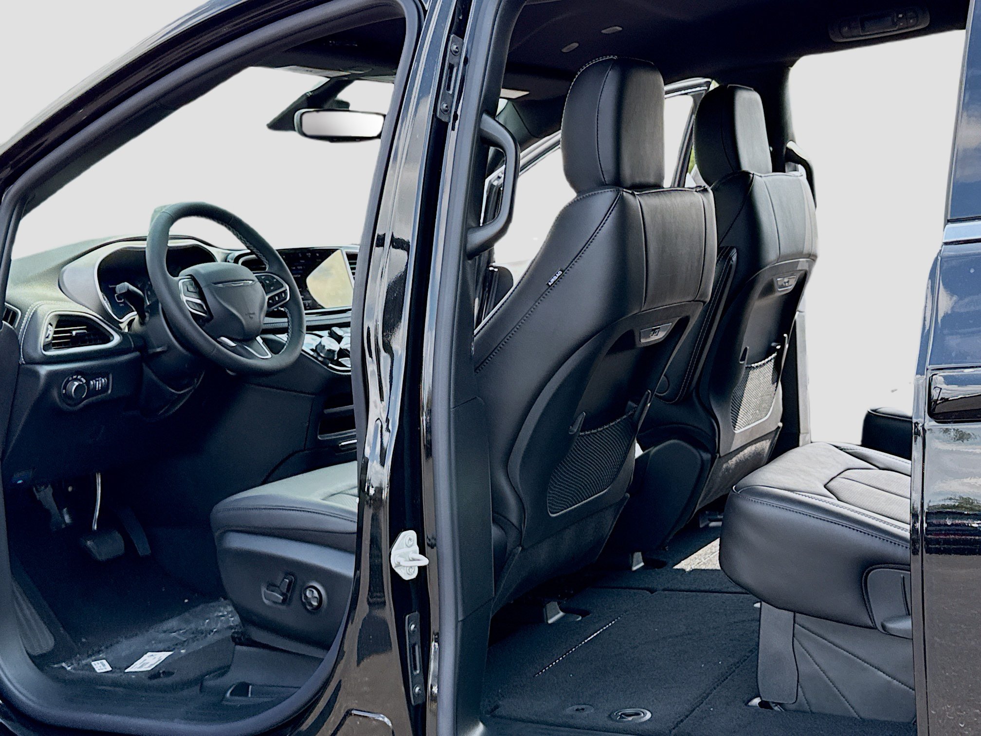 New 2027 Chrysler Pacifica Select FWD image 6