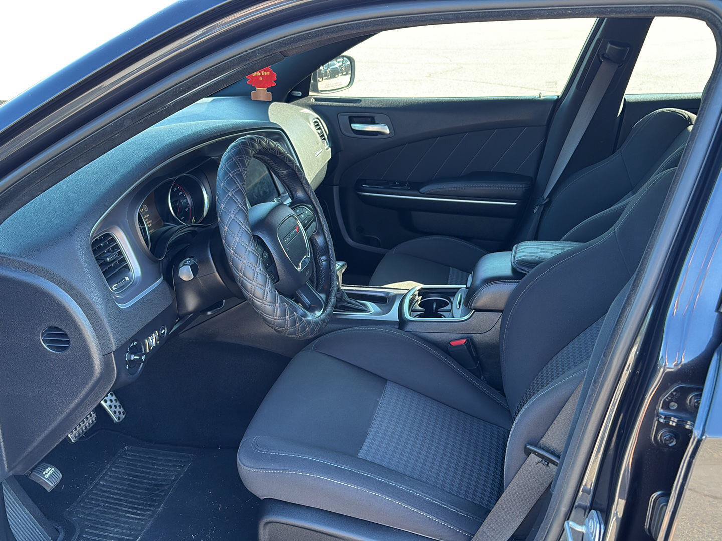 Used 2019 Dodge Charger R/T w/ Navigation & Travel Group RWD image 6