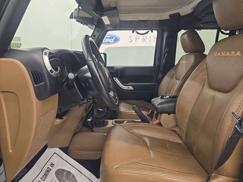 Used 2013 Jeep Wrangler Unlimited Sahara w/ Connectivity Group AWD/4WD image 39