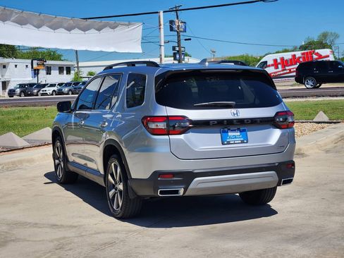 Certified 2024 Honda Pilot Touring image 7