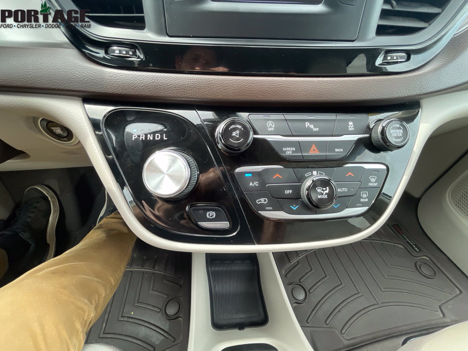 Used 2017 Chrysler Pacifica Touring-L FWD image 25