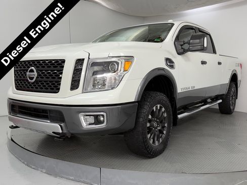 Used 2019 Nissan Titan PRO-4X image 3