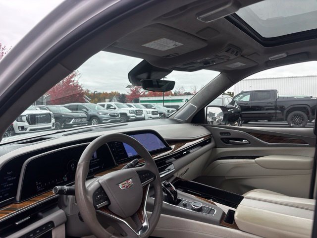Used 2023 Cadillac Escalade Premium Luxury Platinum AWD/4WD image 10