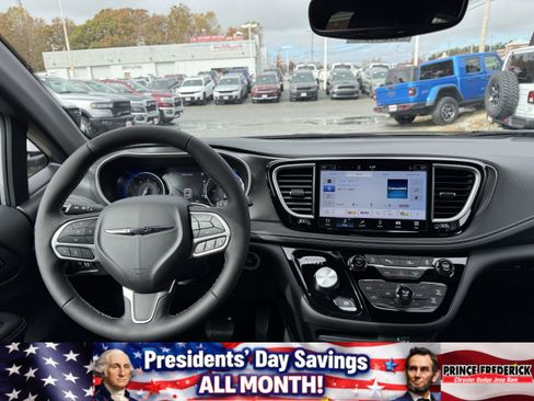 New 2026 Chrysler Pacifica Select image 18